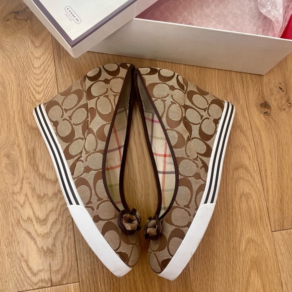 Authentic Coach wedge shoes sz 10 in excellent used conditions. - Picture 4 of 10